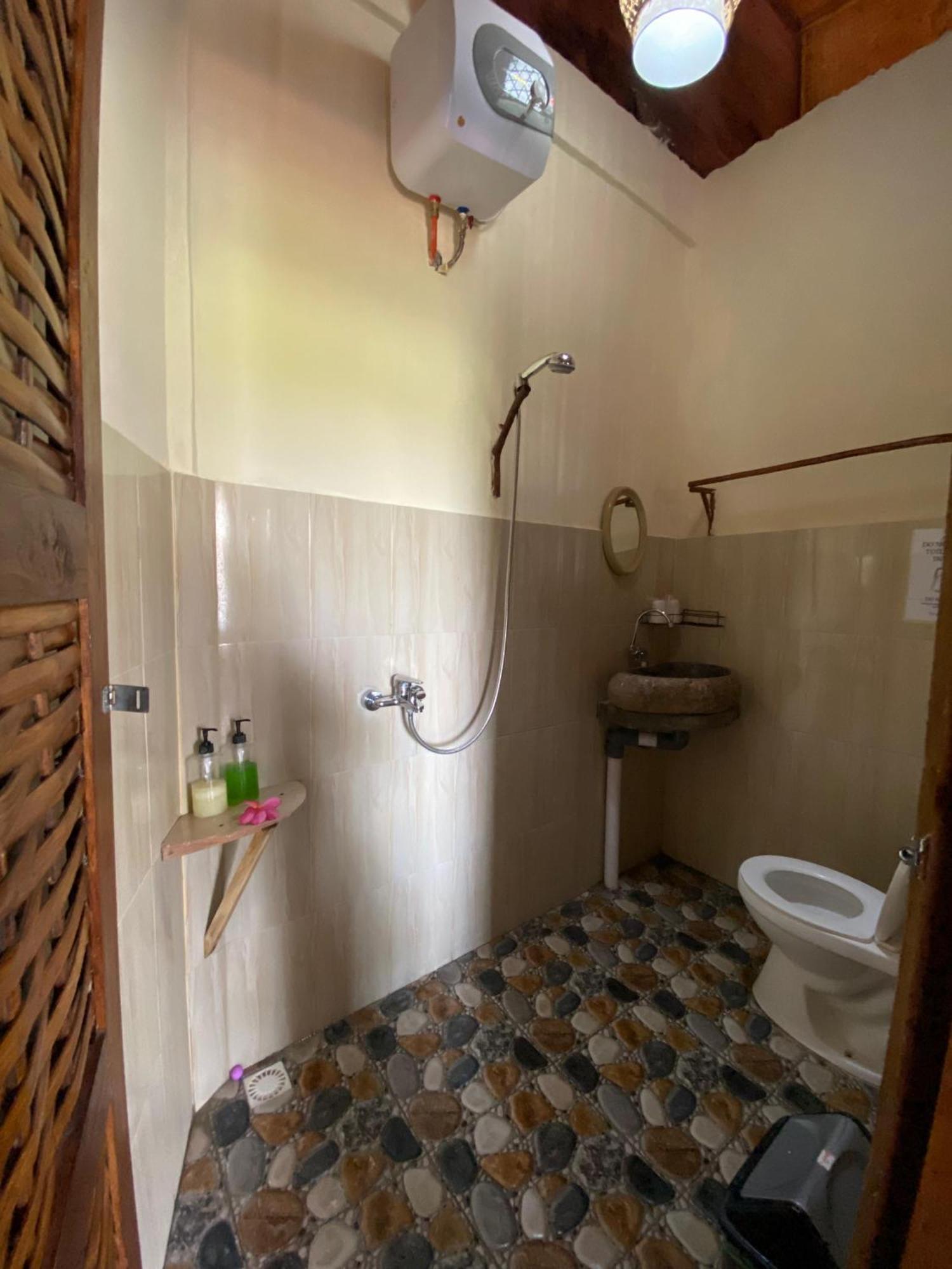 Gading Tree House Vila Batununggul Exterior foto