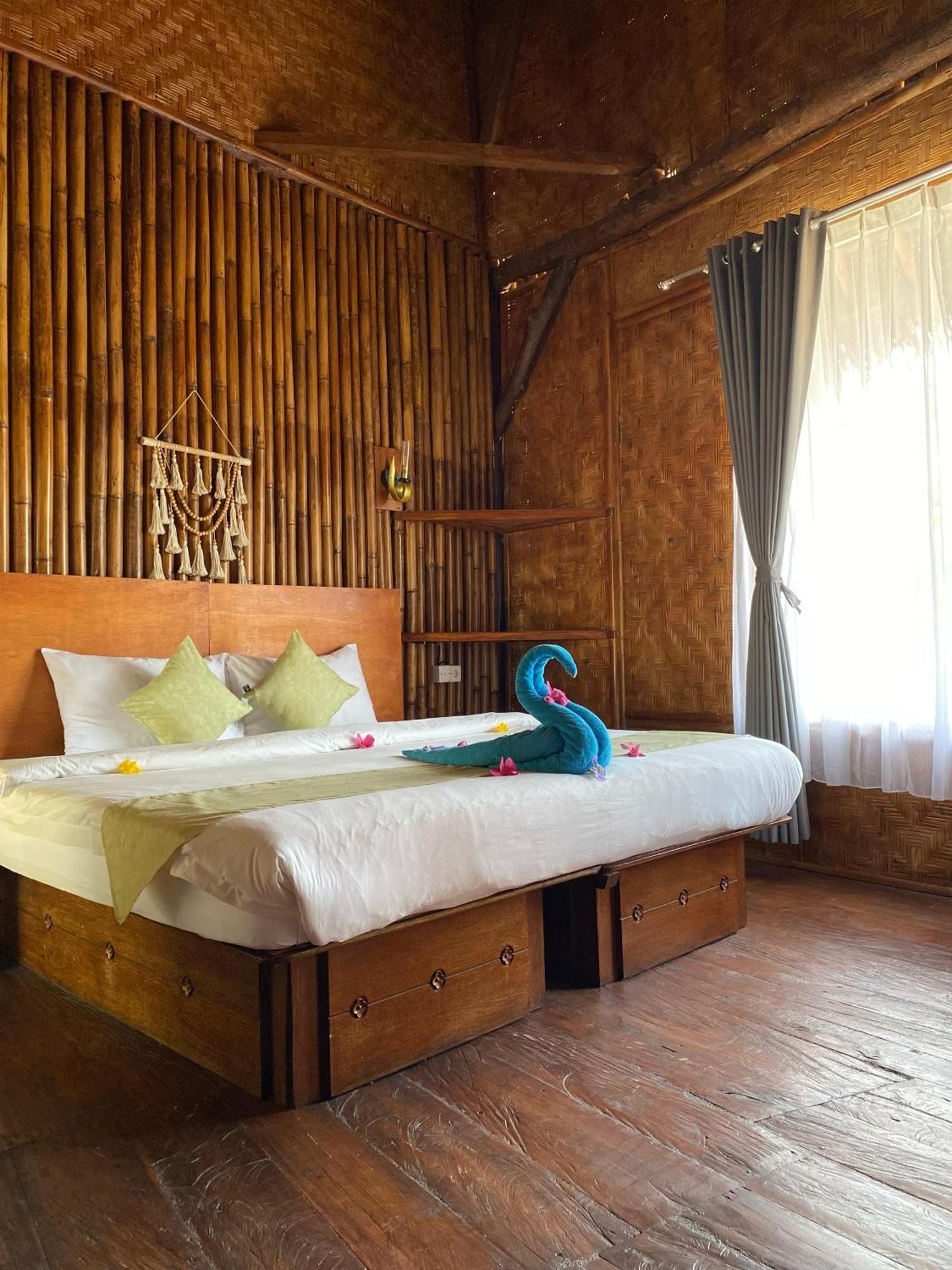 Gading Tree House Vila Batununggul Exterior foto